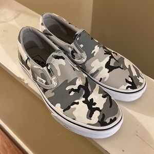 Black, Grey and White, Camouflage print size 8 Vans